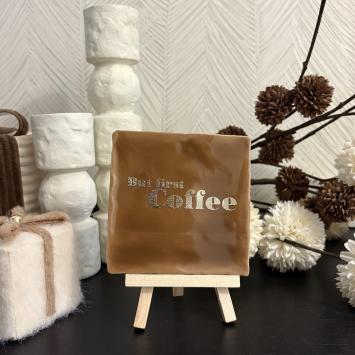 But first Coffee, bruin, goud