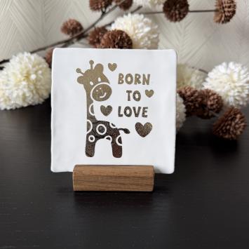 Born to love giraf, wit, goud